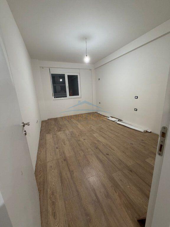 Apartament me Qira Per Zyra 1+1 Komuna e Parisit, Tiranë