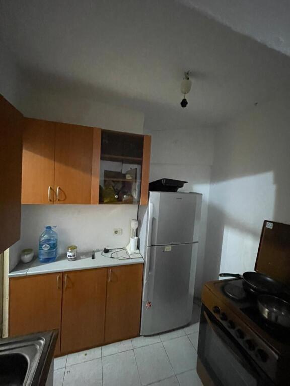 Entrance room for sale, at the hygiene director's, 69,000 euros