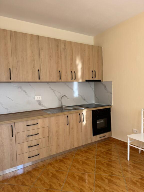 Jepet me qira apartament 1+1 – Kazazi, Durrës
