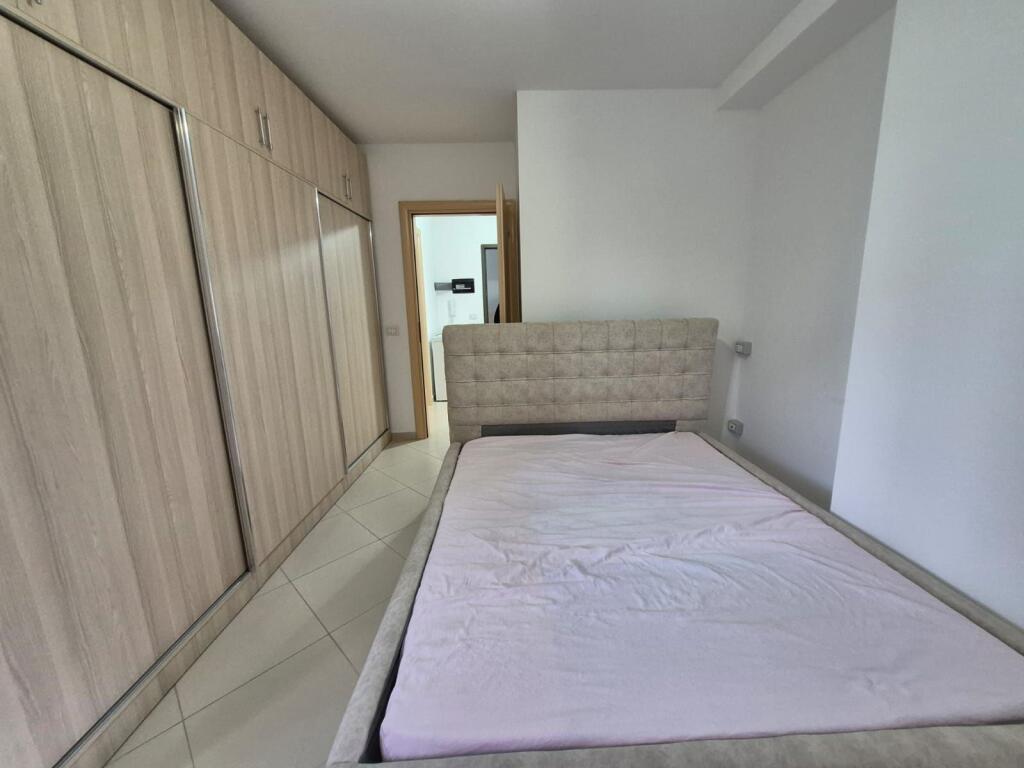 Jepet apartament me qera 1+1 prane shkolles marie kaculini durres