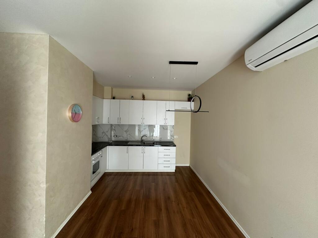 🏡 IN AFFITTO – APPARTAMENTO 2+1📍 Palazzo: Future Home – Unaza e Re / Astir💶 Prezzo: 500 € + posto auto
