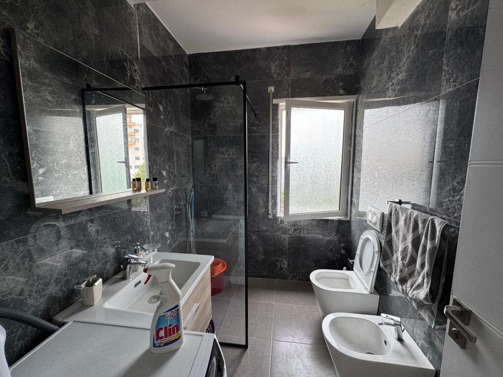 Appartamento 1+1 in affitto completamente investito quartiere 1 Durres