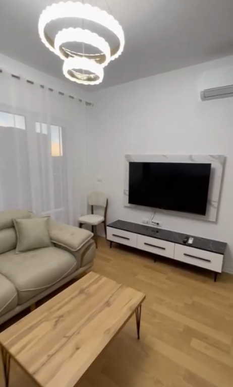 APARTAMENT ME QERA 1+1 ZOGU ZI 70.000 LEKE