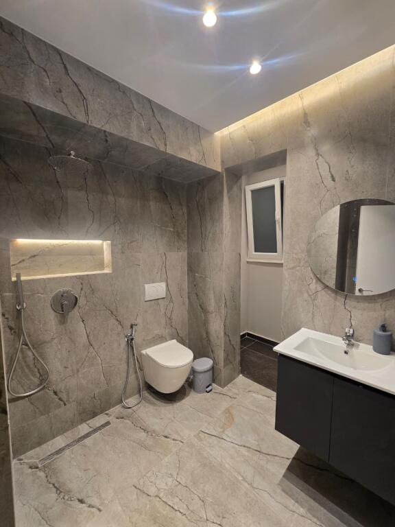 📌 Monolocale in Affitto – Via Hoxha Tasin