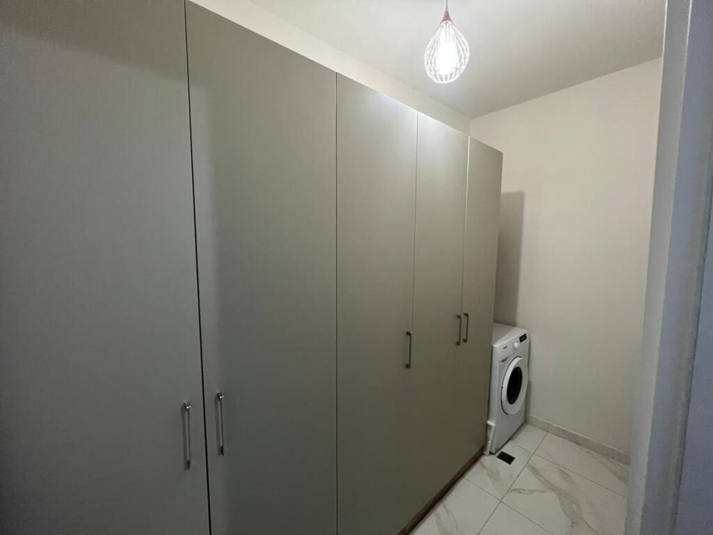 📣 QERA SUPER Apartament 1+1 📍 Golden Park Residence, Perballe Spitalit Amerikan 3 ✨   🏢 Ndertim i Ri  🪜 Kati 8 (Me Ashensor)  🛋️ Mobiluar Me Kushte Bashkekohore   💶 Cmimi 45.000 Leke/Muaj