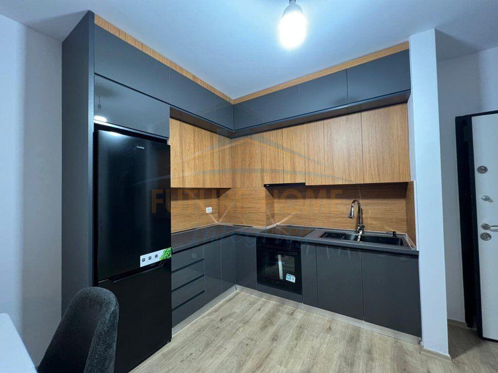 Affitto, Appartamento 2+1, Complesso Univers City, Tirana.