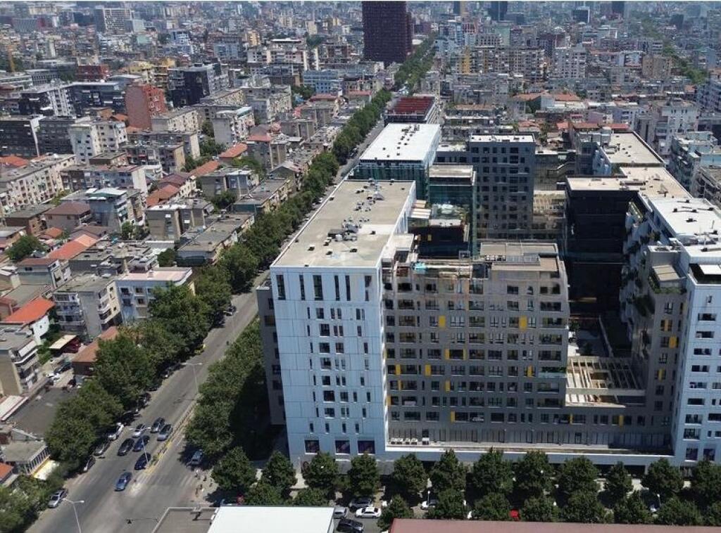 FOR SALE APARTMENT 1+1 – Kavajës Street (near Square 21)