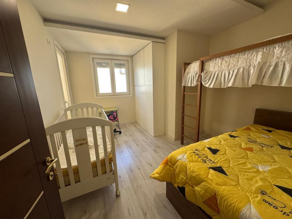 Jepet apartament me qera 3+1+2+2