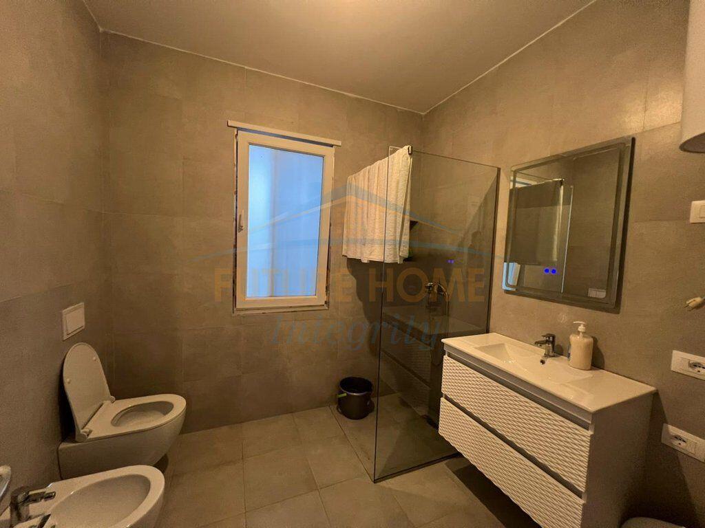 Affitto, Appartamento 2+1, Complesso Univers City, Tirana.