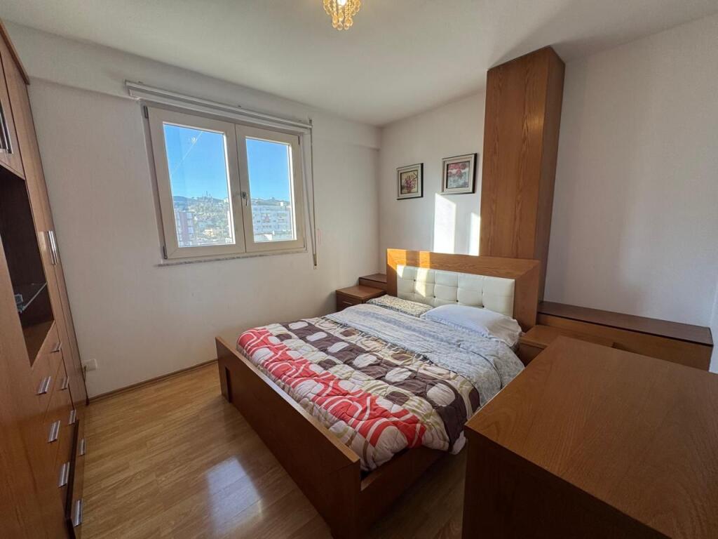 Jepet apartament me qera 3+1+2+2