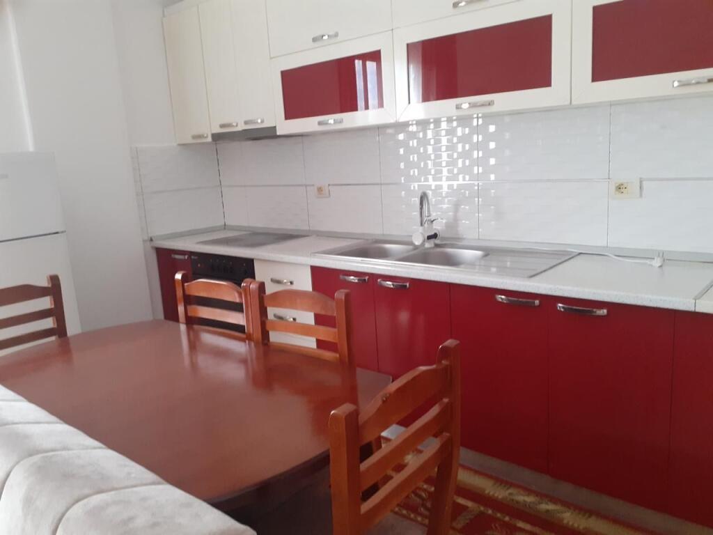 2+1,arredato,ad Astir vicino al Bar Xhoni,450 euro