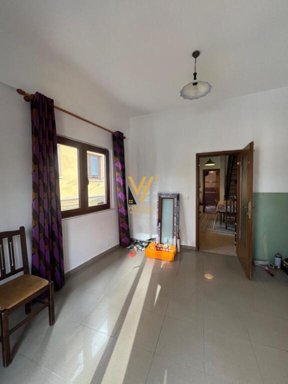 OFFICE 180 M2 FOR RENT ON KAVAJES STREET 3,000 EURO