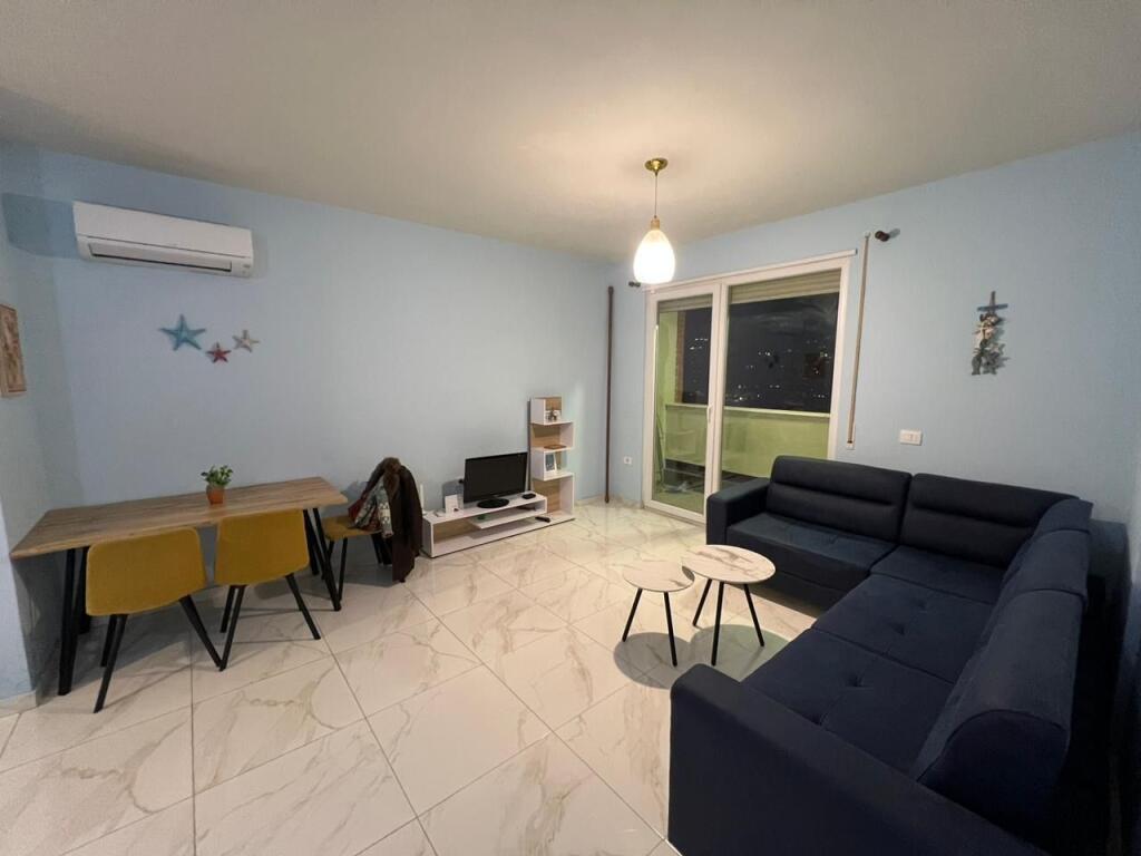 📣 QERA SUPER Apartament 1+1 📍 Golden Park Residence, Perballe Spitalit Amerikan 3 ✨   🏢 Ndertim i Ri  🪜 Kati 8 (Me Ashensor)  🛋️ Mobiluar Me Kushte Bashkekohore   💶 Cmimi 45.000 Leke/Muaj