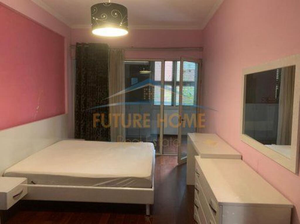 Shitet, Apartament 2+1+2+Post Parkimi, Rruga Marko Bocari