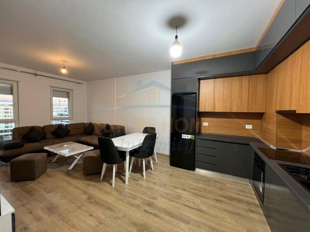 Affitto, Appartamento 2+1, Complesso Univers City, Tirana.