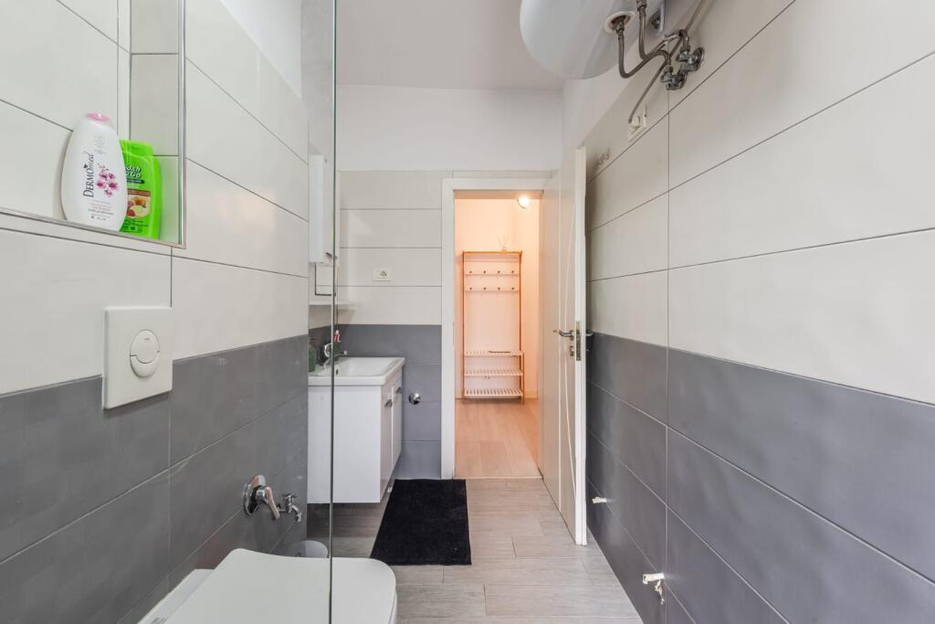 Appartamento 2+1 in via Qemal Stafa vicino al mercato nuovo