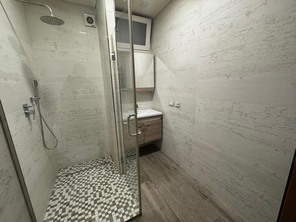 Jepet apartament me qera 3+1+2+2