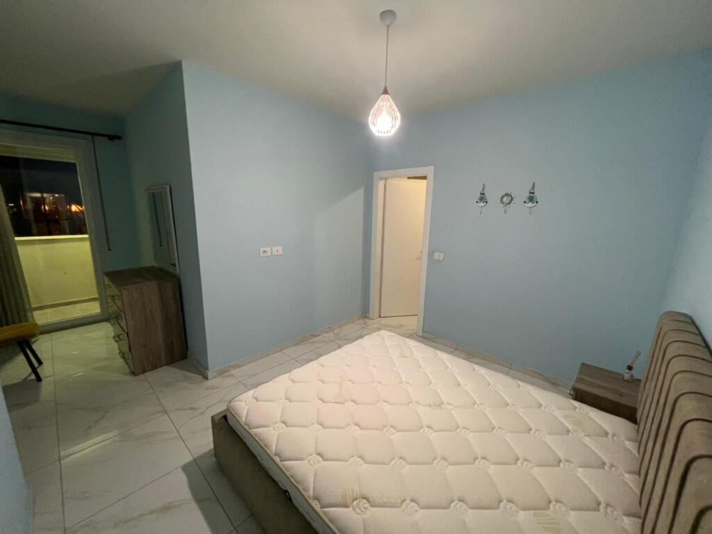 📣 QERA SUPER Apartament 1+1 📍 Golden Park Residence, Perballe Spitalit Amerikan 3 ✨   🏢 Ndertim i Ri  🪜 Kati 8 (Me Ashensor)  🛋️ Mobiluar Me Kushte Bashkekohore   💶 Cmimi 45.000 Leke/Muaj
