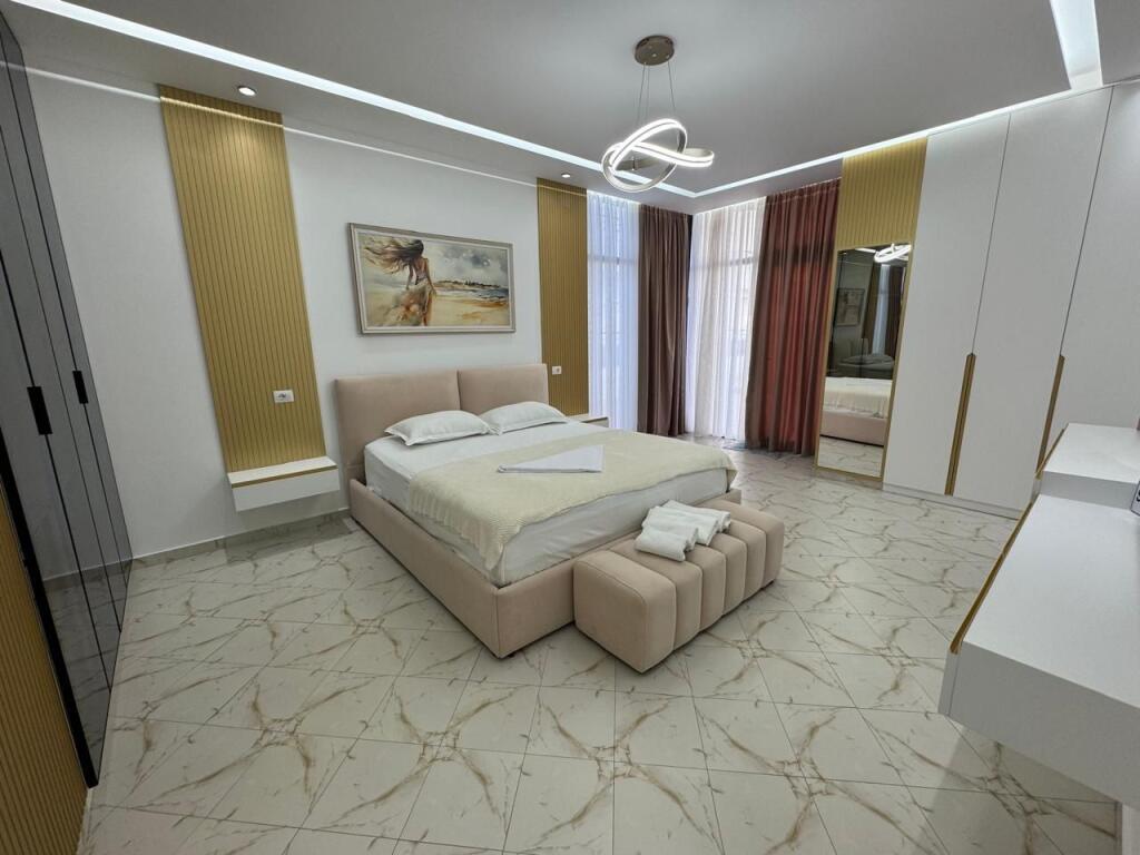 Shitet Apartament 2+1+2+Verand Vollga
