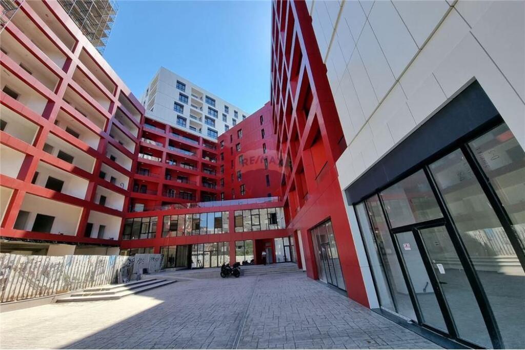 Dyqan - Për Qira - Farmacia 10, Tiranë