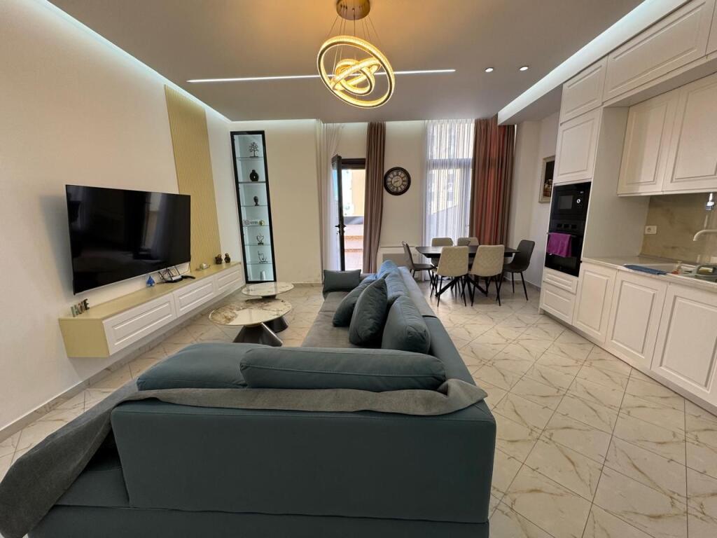 Shitet Apartament 2+1+2+Verand Vollga