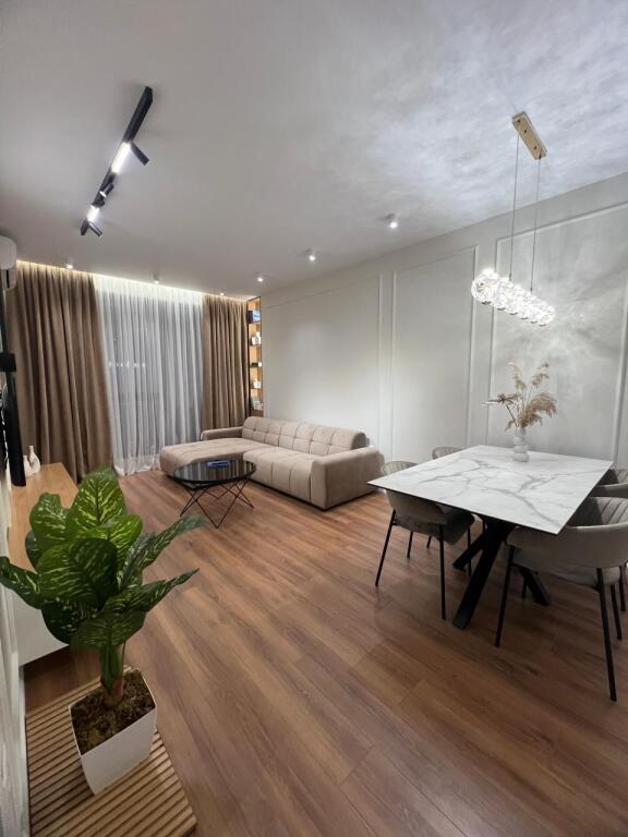 Affittasi appartamento lussuoso 1+1 nuovo a Porcelan