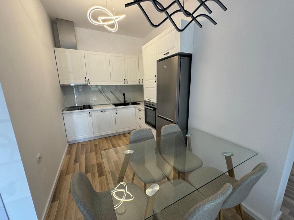 Appartamento in affitto 2+1 spiaggia quartiere 13 Durres
