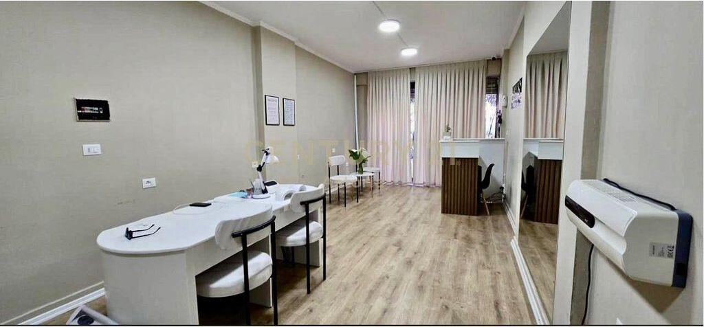 VENDITA AMBIENTE COMMERCIALE, COMUNE DI PARIGI. 104.000 €