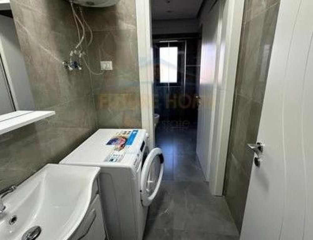 In affitto, Appartamento 2+1+2 POSTI AUTO Green City Residence, Tirana..