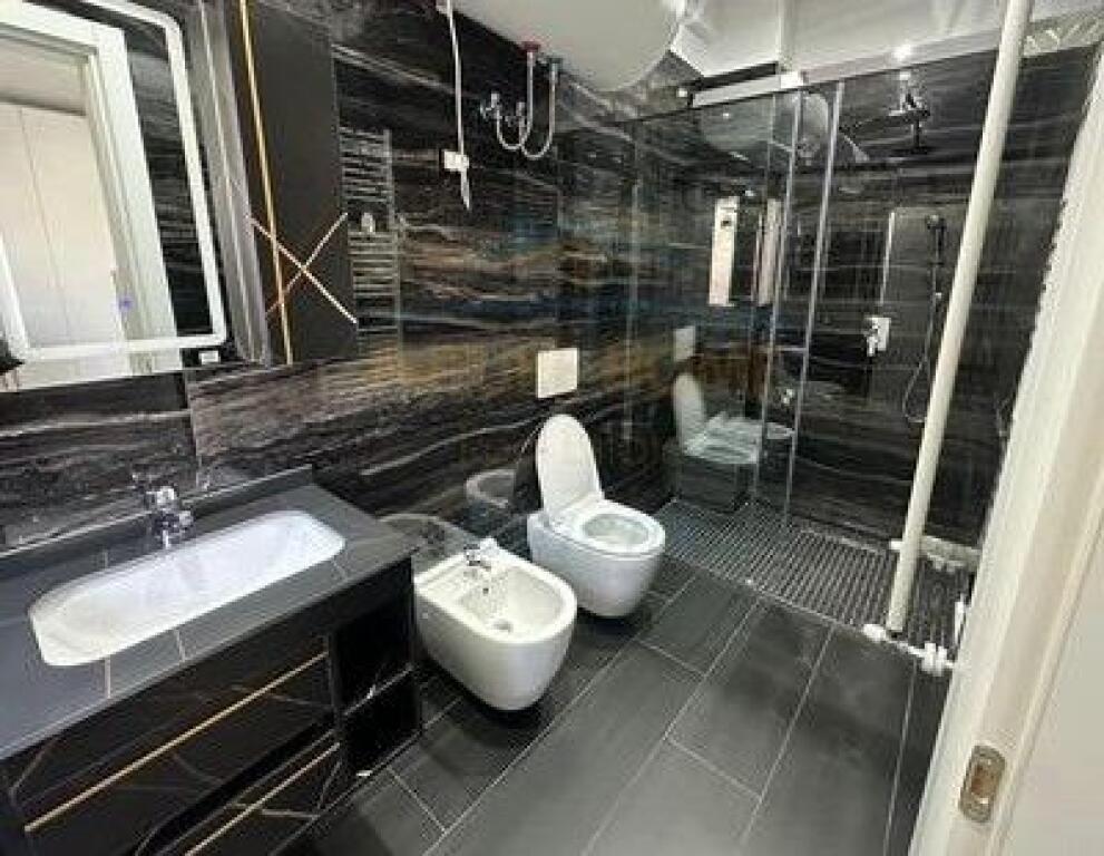 In affitto, Appartamento 2+1+2 POSTI AUTO Green City Residence, Tirana..