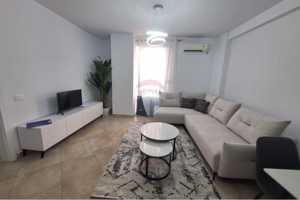 Apartament per qera 2+1 tek Rruga e Barrikadave