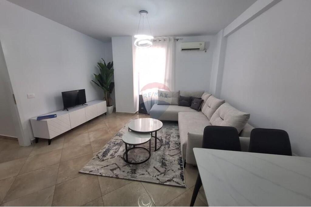 Apartament per qera 2+1 tek Rruga e Barrikadave
