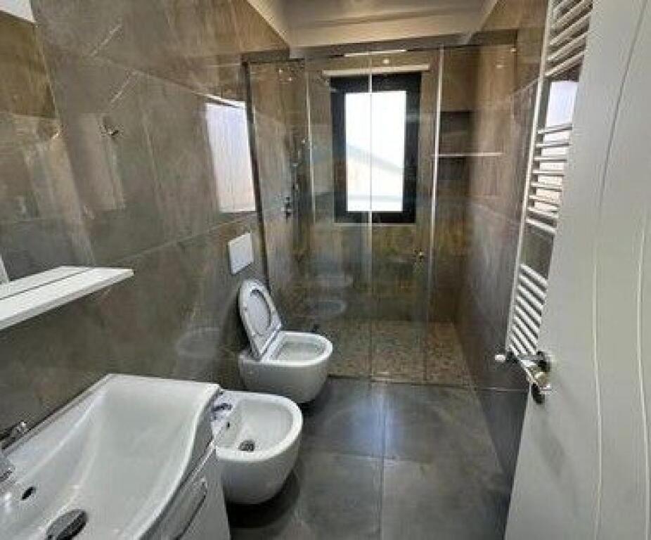 In affitto, Appartamento 2+1+2 POSTI AUTO Green City Residence, Tirana..