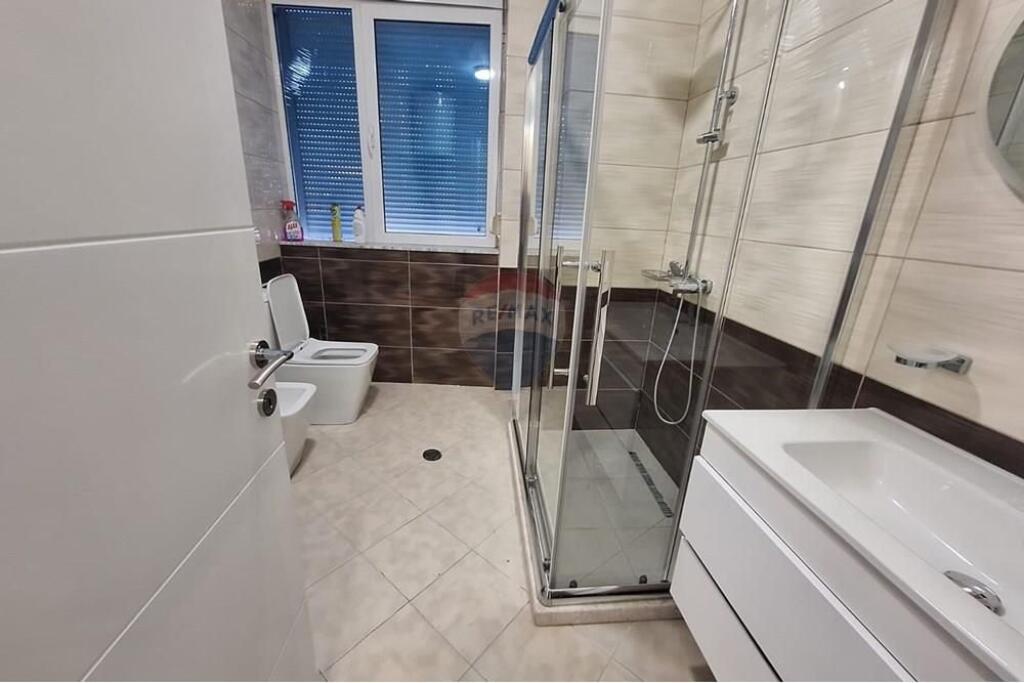 Apartament per qera 2+1 tek Rruga e Barrikadave