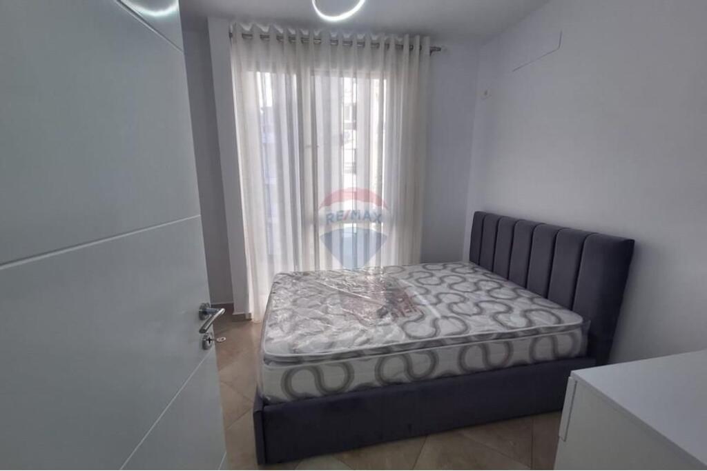 Apartament per qera 2+1 tek Rruga e Barrikadave