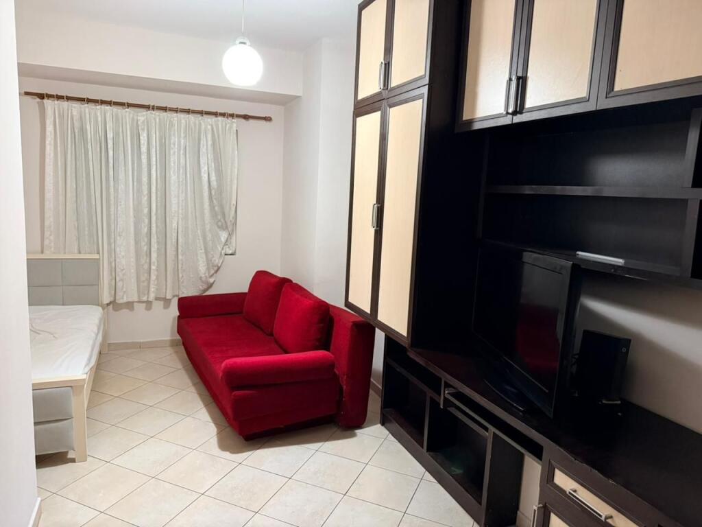 Jepet me qira apartament 2+1 në Yzberisht!