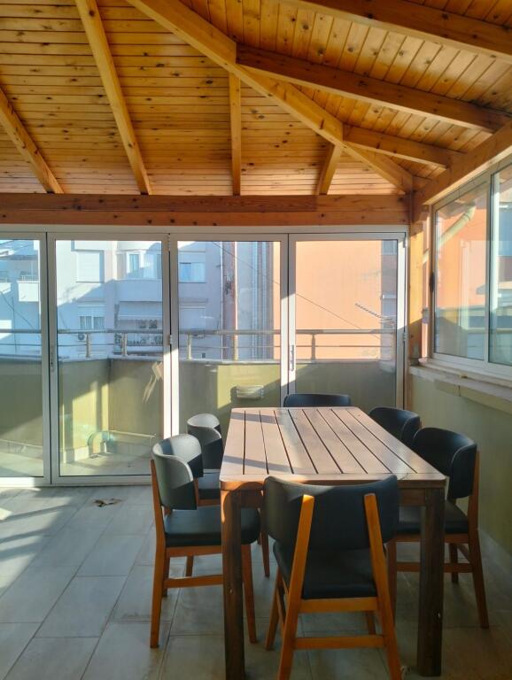 Okazion Penthouse 400 m2, 3 + 1 + 3 Banjo + 1 Depo + Verande afer ish stacionit te tiranes se re.