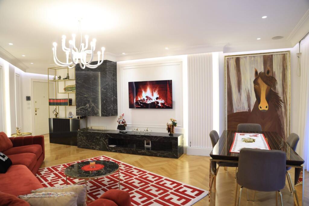 🏡 Jepet me qira apartament premium – Kopshti Botanik (pa malore) 📐 165 m² | Kati 2 | Jug–Perëndim 🛋️ Mobilim VIP | Kuzhinë Scavolini 🔥 Oxhak bio-etanol | 4 dalje në verandë 🚗 Mundësi 2 poste parkimi  💶 1.800 € / muaj (diskutohet sipas kontratës)