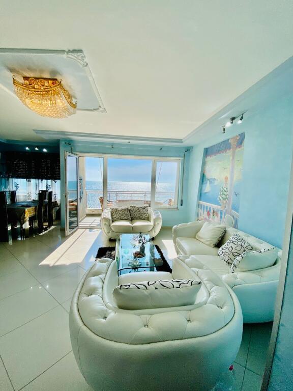 Appartamento in affitto 2+1+2 con vista fantastica sul mare a Vollga Durres