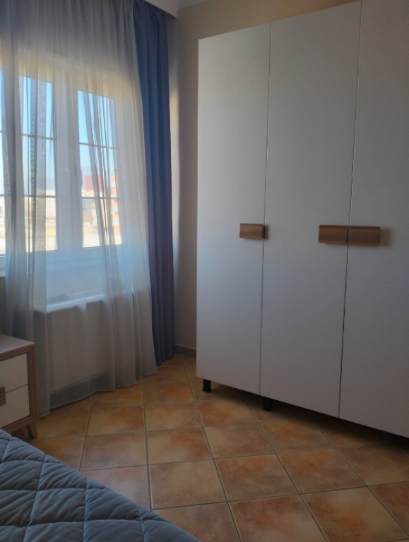 Okazion Penthouse 400 m2, 3 + 1 + 3 Banjo + 1 Depo + Verande afer ish stacionit te tiranes se re.
