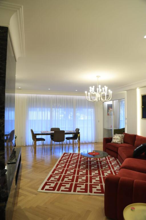 🏡 Jepet me qira apartament premium – Kopshti Botanik (pa malore) 📐 165 m² | Kati 2 | Jug–Perëndim 🛋️ Mobilim VIP | Kuzhinë Scavolini 🔥 Oxhak bio-etanol | 4 dalje në verandë 🚗 Mundësi 2 poste parkimi  💶 1.800 € / muaj (diskutohet sipas kontratës)