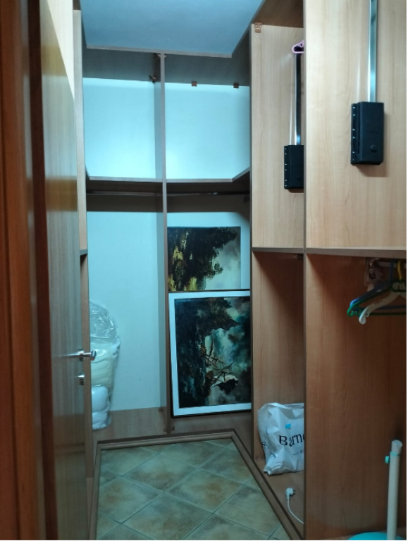 Okazion Penthouse 400 m2, 3 + 1 + 3 Banjo + 1 Depo + Verande afer ish stacionit te tiranes se re.