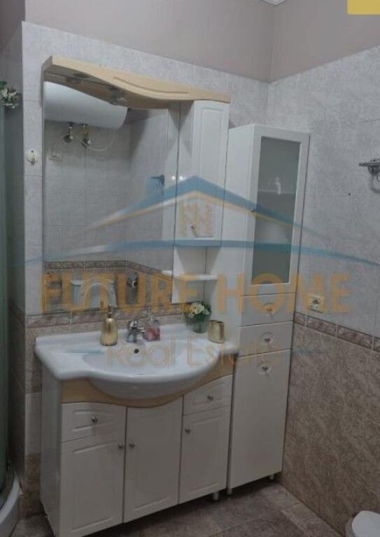 Qera, Apartament 2+1, Rruga e Barrikadave