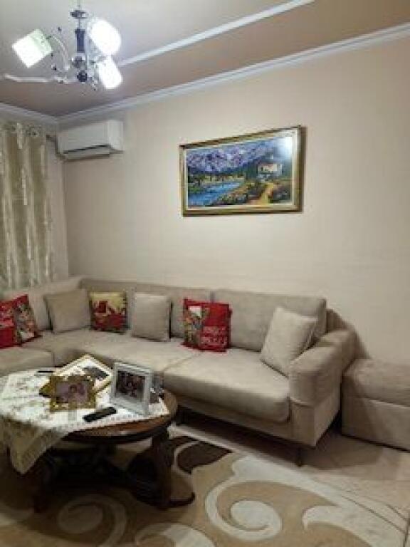 Apartament 2+1 afer pallatit me shigjeta 500€