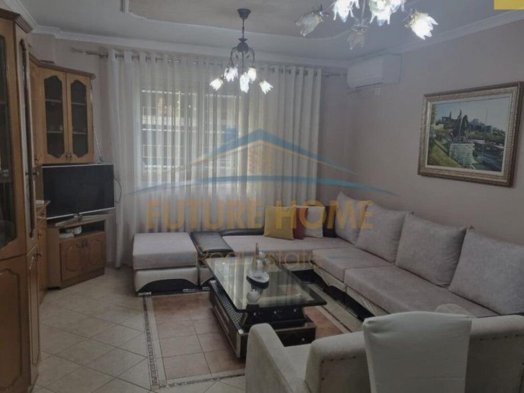 Qera, Apartament 2+1, Rruga e Barrikadave
