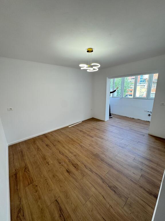 Apartment 2+1 for Sale – Kavaja Street 🏙️  * 4th Floor * 64 m² net * Completely renovated * South-West orientation ☀️ * 2 bedrooms, living room, kitchen, bathroom * 169,000 €