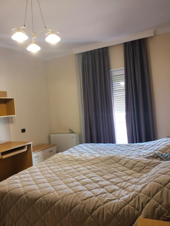 Okazion Penthouse 400 m2, 3 + 1 + 3 Banjo + 1 Depo + Verande afer ish stacionit te tiranes se re.