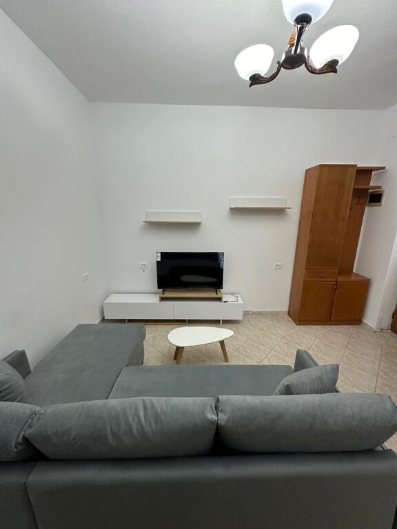 Affittasi 1+1 piano villa a Ali Demi