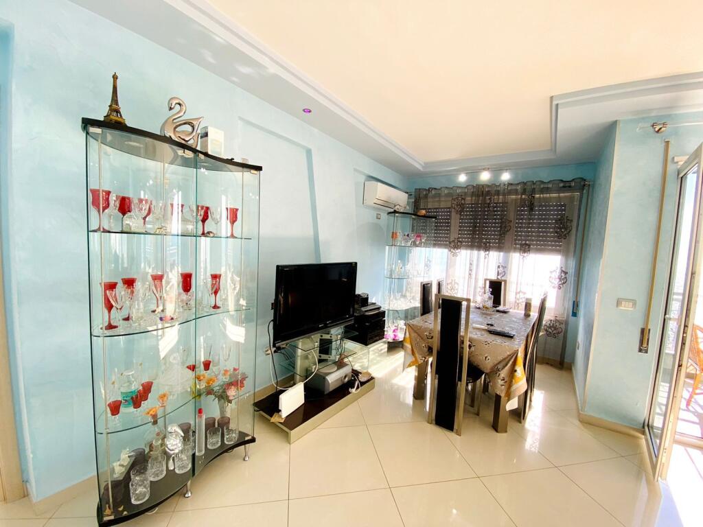 Appartamento in affitto 2+1+2 con vista fantastica sul mare a Vollga Durres