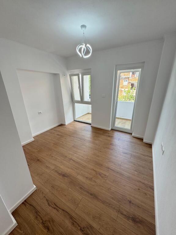 Apartment 2+1 for Sale – Kavaja Street 🏙️  * 4th Floor * 64 m² net * Completely renovated * South-West orientation ☀️ * 2 bedrooms, living room, kitchen, bathroom * 169,000 €